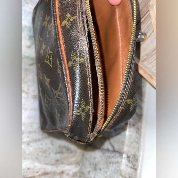 Louis Vuitton Monogram Compiegne 23 Toiletry Bag - Picture 5 of 12